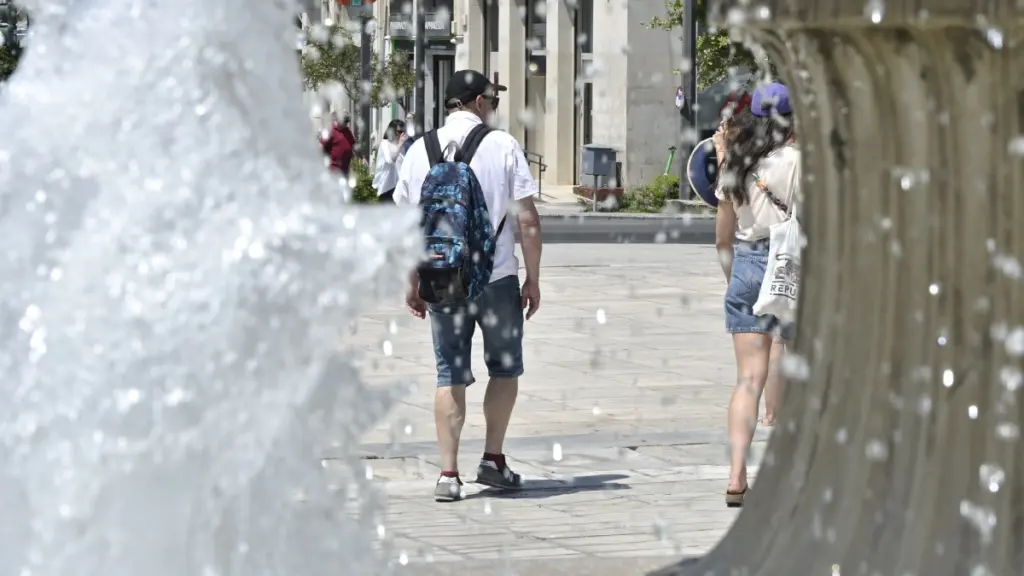 Καιρός αύριο: Στους 39 βαθμούς ο υδράργυρος – Επιμένουν τα μελτέμια στο Αιγαίο