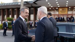 Σύνοδος ΝΑΤΟ: Σήμερα η παρέμβαση Μητσοτάκη – Οι θέσεις της Ελλάδας με φόντο τη στάση Τραμπ για την Τουρκία