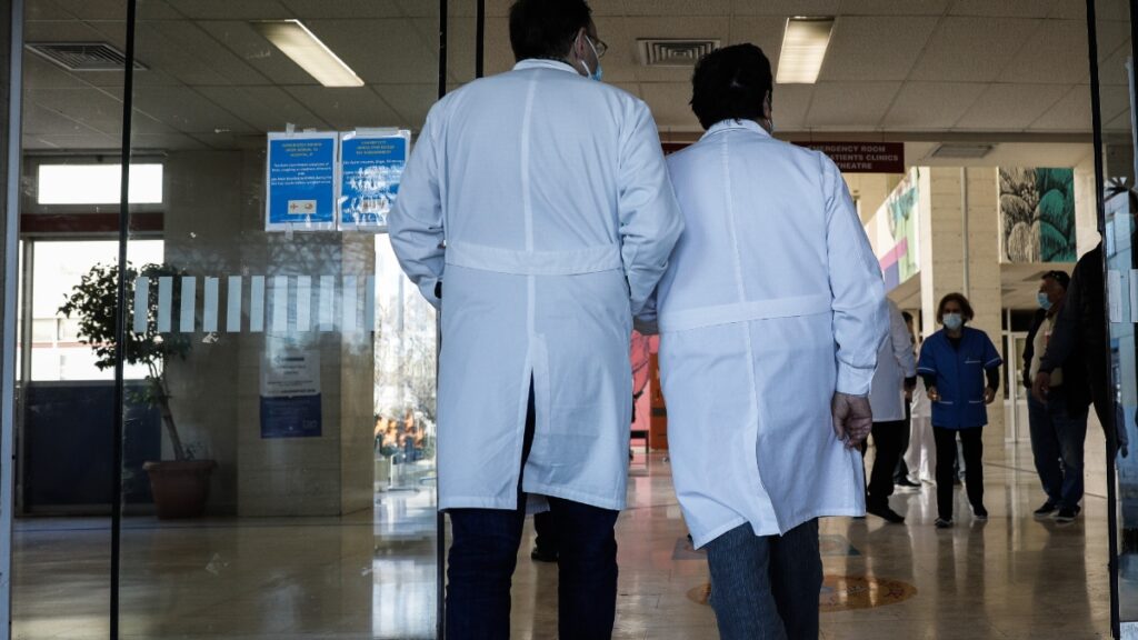 Ρομά μετέτρεψαν το Θριάσιο νοσοκομείο σε “ρινγκ” – Αφορμή η… αναμονή για την αξονική