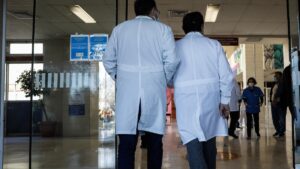 Ρομά μετέτρεψαν το Θριάσιο νοσοκομείο σε “ρινγκ” – Αφορμή η… αναμονή για την αξονική