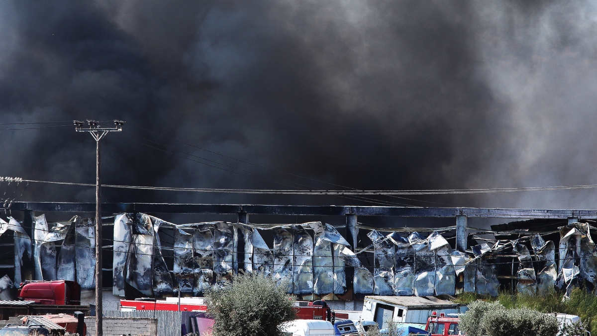 Φωτιά σε επιχείρηση στον Ασπρόπυργο
