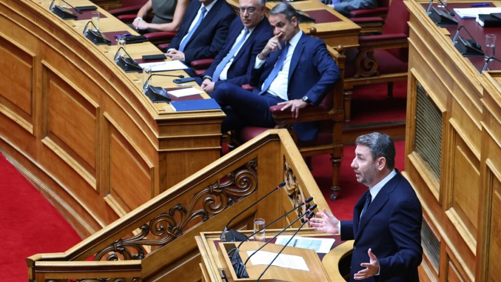 LIVE η “μάχη” Μητσοτάκη – Ανδρουλάκη στη Βουλή για την ακρίβεια