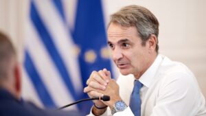 Σύσκεψη υπό τον Μητσοτάκη την Παρασκευή για τη δωρεά τραπεζών για την αναβάθμιση υποδομών σε ΕΚΠΑ, ΑΠΘ και ΕΜΠ