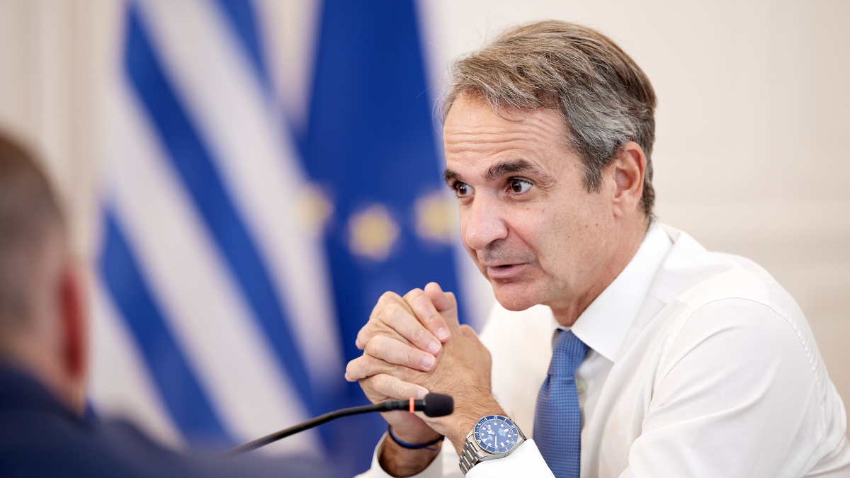 Σύσκεψη υπό τον Μητσοτάκη την Παρασκευή για τη δωρεά τραπεζών για την αναβάθμιση υποδομών σε ΕΚΠΑ, ΑΠΘ και ΕΜΠ