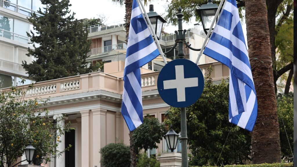Κυβερνητικές πηγές για ΟΠΕΚΕΠΕ: “Θα ζητήσουν συγγνώμη στο ΠΑΣΟΚ από τους 9 βουλευτές που κρέμασαν στα μανταλάκια;”