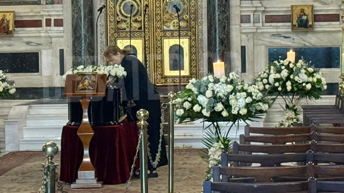Κηδεία Μάρως Κοντού