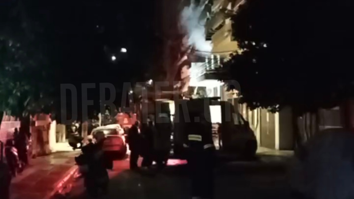 Φωτιά σε διαμέρισμα στον Πειραιά: “Βγήκα τελευταίος από την πολυκατοικία, θα καιγόμασταν όλοι”