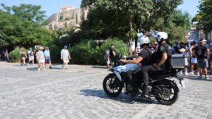Ακρόπολη: Είχε ξανασυλληφθεί με μαχαίρι ο 60χρονος που τραυμάτισε τουρίστες – Στο νοσοκομείο οι δύο Αμερικανοί