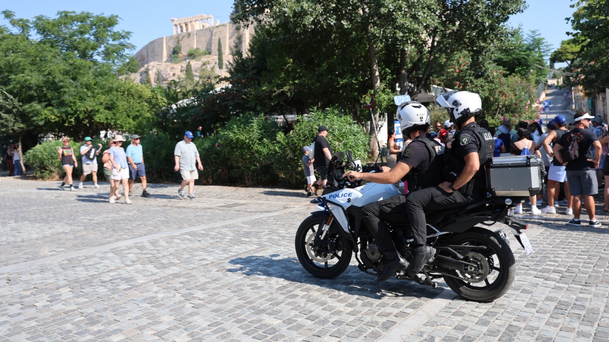 Ακρόπολη: Είχε ξανασυλληφθεί με μαχαίρι ο 60χρονος που τραυμάτισε τουρίστες – Στο νοσοκομείο οι δύο Αμερικανοί