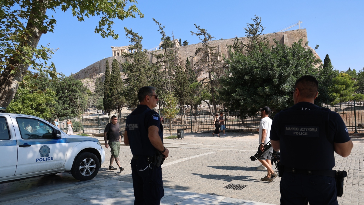 Επίθεση με μαχαίρι στην Ακρόπολη: Άστεγος δηλώνει ο δράστης – Το “βαρύ” παρελθόν και οι εγκλεισμοί σε ψυχιατρεία