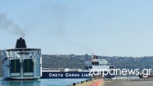 Σοκαριστικό βίντεο: Η στιγμή που το επιβατηγό πλοίο ΕΛΥΡΟΣ συγκρούεται με εμπορικό στο λιμάνι της Σούδας (βίντεο)