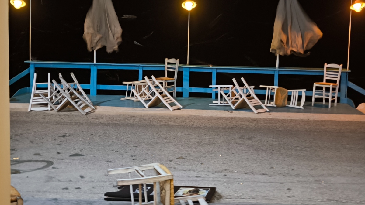 Κέρκυρα: Προβλήματα από το ξαφνικό μπουρίνι – Πτώσεις δέντρων και διακοπές ρεύματος (βίντεο)