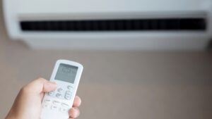 Πώς θα απολαύσετε τη δροσιά των κλιματιστικών με ασφάλεια – Οι κίνδυνοι από τη μη σωστή χρήση τους