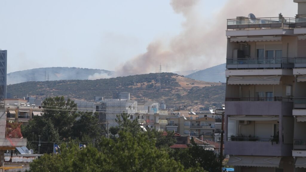 Θεσσαλονίκη: Φωτιά στο περιβαλλοντικό πάρκο Δερβενίου – Ήχησε το 112, “μείνετε σε εσωτερικούς χώρους, κλείστε πόρτες και παράθυρα”