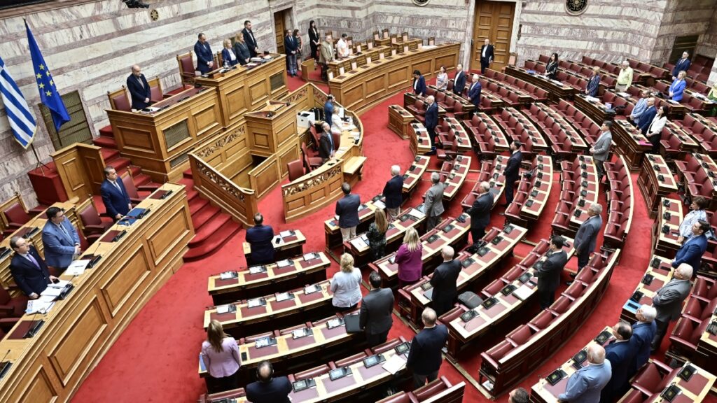 Βουλή: Ενός λεπτού σιγή στη μνήμη των θυμάτων 8 χρόνια μετά τη φονική πυρκαγιά στο Μάτι 