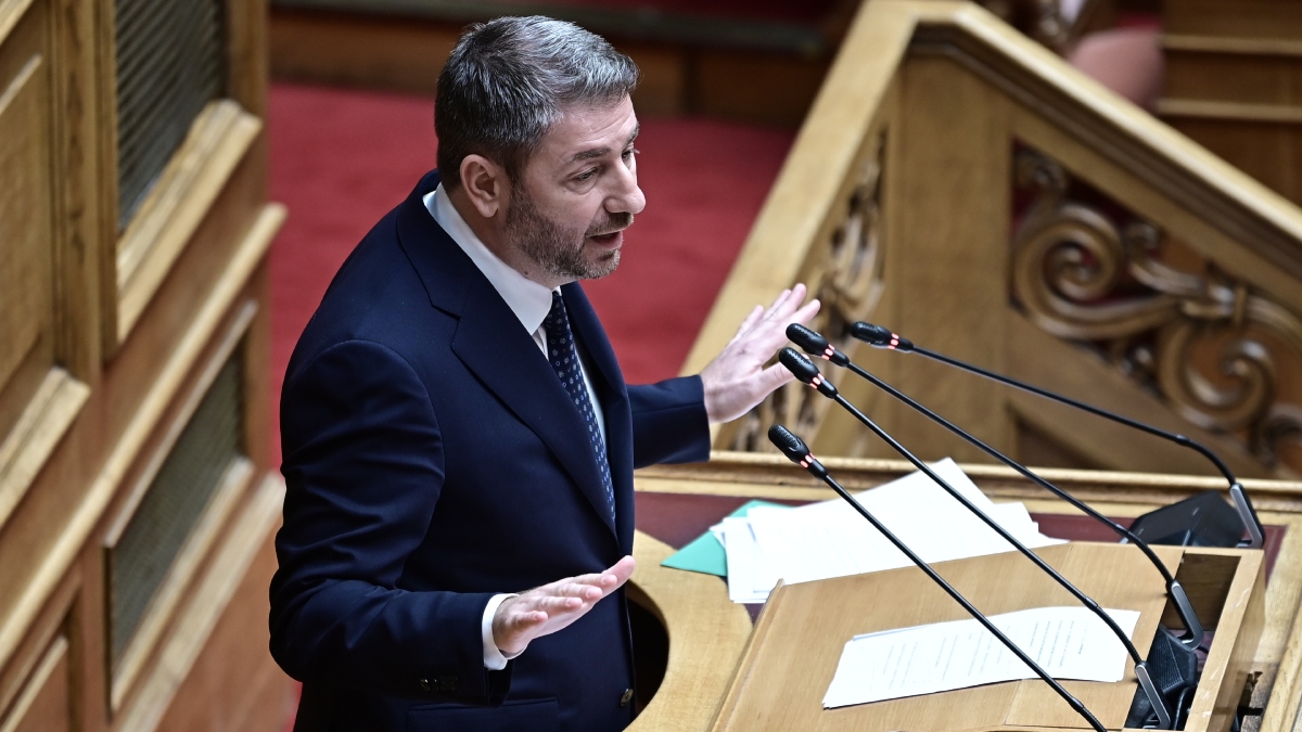 “Πυρά” Ανδρουλάκη σε Μητσοτάκη: “Από τις πολλές σκιές μάς οδηγείτε στο απόλυτο σκοτάδι της διαφθοράς”
