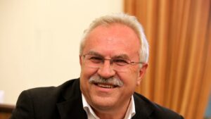 Ξανά… φοιτητής στα 70 του ο πρώην βουλευτής του ΣΥΡΙΖΑ Δημήτρης Γάκης