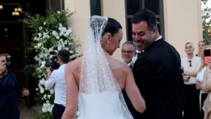 “Το για πάντα ξεκινάει εδώ” – Αδημοσίευτες φωτογραφίες από τον γάμο της Δώρας Παντέλη