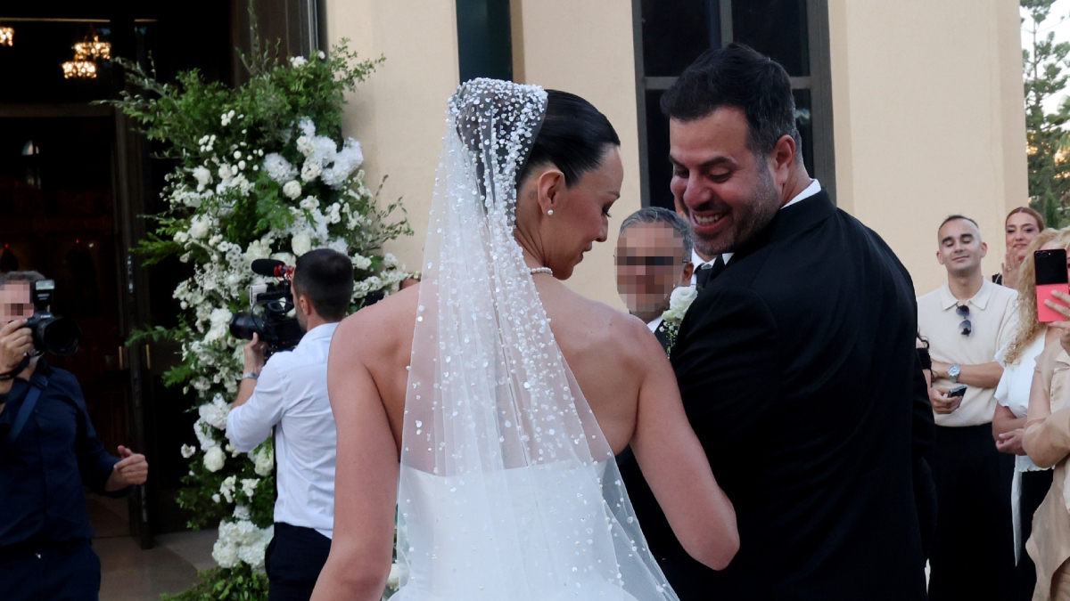 “Το για πάντα ξεκινάει εδώ” – Αδημοσίευτες φωτογραφίες από τον γάμο της Δώρας Παντέλη