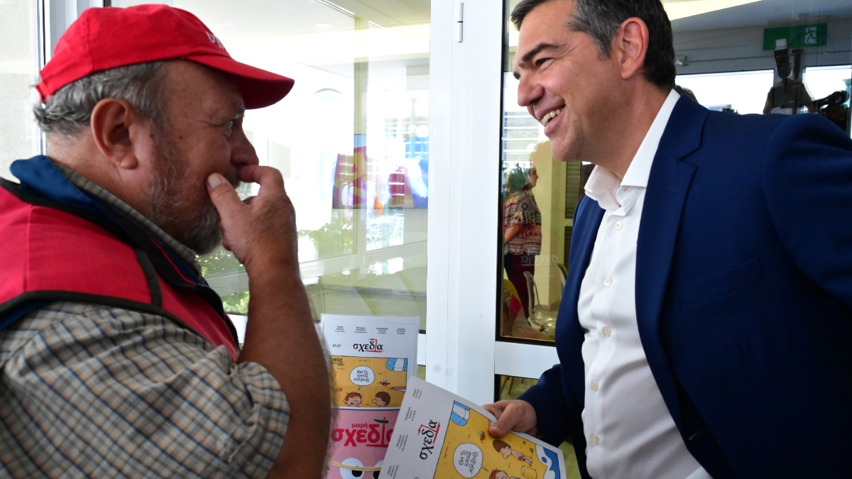Γενέθλια για τον Αλέξη Τσίπρα – Με… “Σχεδία” και ευχές η είσοδός του στο “Σεράφειο”