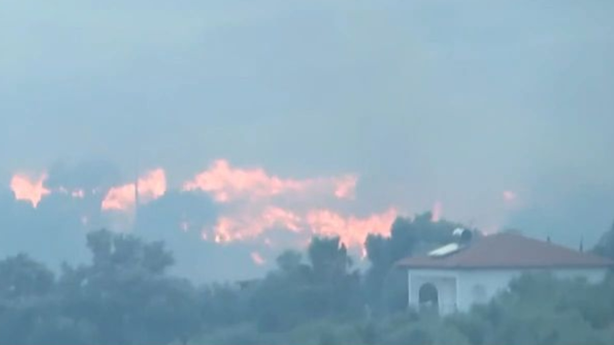 Εκτός ελέγχου η φωτιά στο Ρέθυμνο, πάνω από 15 χλμ. το μέτωπο – Δεν μπορούν να επιχειρήσουν τα εναέρια λόγω των ανέμων