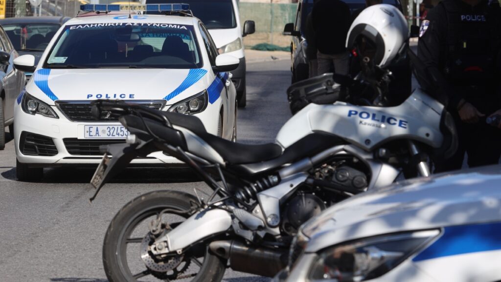 Τηλεφώνημα για βόμβα στο κτίριο του ΕΒΕΑ στην Ακαδημίας – Έρευνες από κλιμάκιο του ΤΕΕΜ