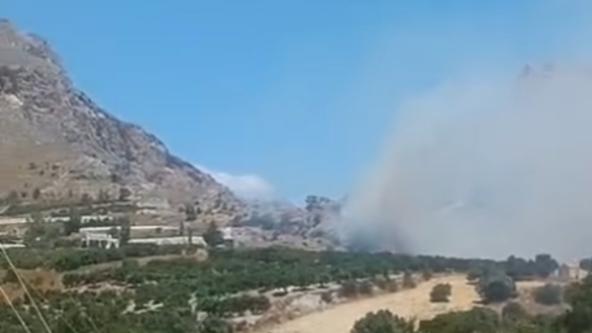 Ρεθύμνο: Νέα φωτιά στον Ασώματο, ήχησε το 112 για εκκένωση 4 περιοχών – Στη μάχη και 3 ελικόπτερα
