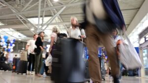 Ελληνικά αεροδρόμια: Τι κρύβεται πίσω από τις καθυστερήσεις πτήσεων – Οι ελεγκτές εναέριας κυκλοφορίας εξηγούν στο DEBATER