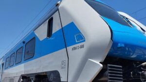 Έφτασε στη Θεσσαλονίκη ο πρώτος συρμός Blues Intercity – Νέα τρένα στην Ελλάδα μετά από δύο δεκαετίες