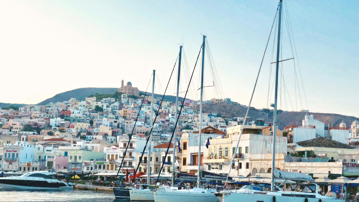 Διεθνή αφιερώματα για τη Σύρο: “Πνευματική και πολιτιστική πρωτεύουσα των Κυκλάδων”