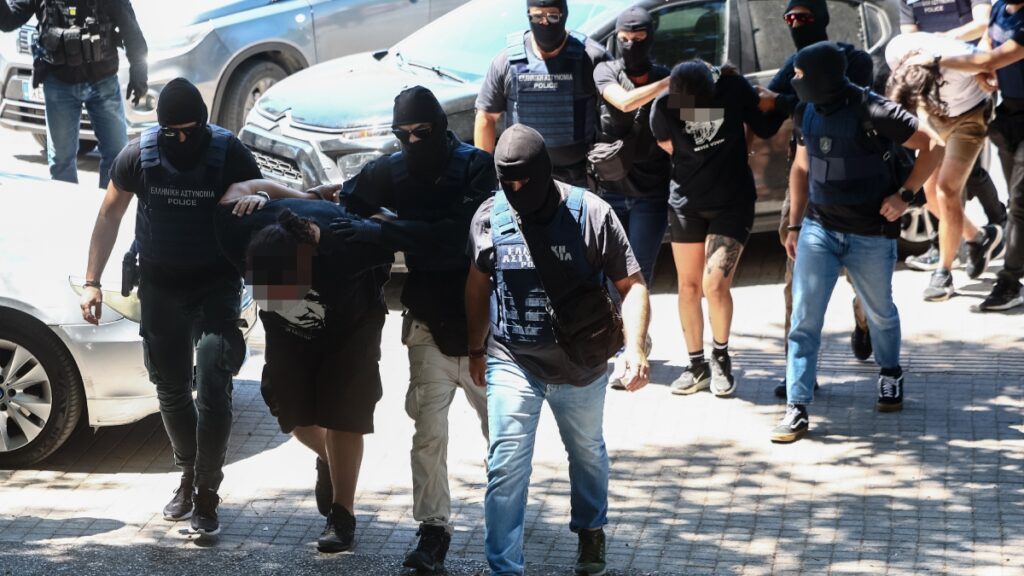 Θεσσαλονίκη: Στον ανακριτή οι 3 συλληφθέντες για τη φονική επίθεση στο σπίτι της οικογένειας Νέστορα