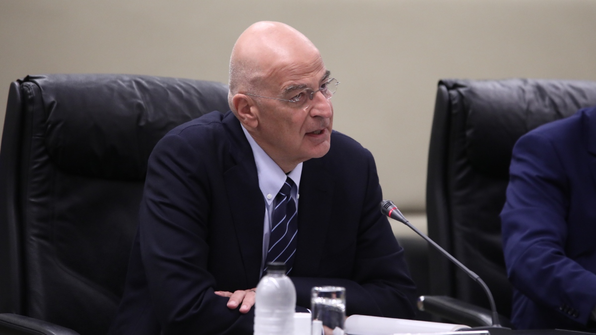 Δένδιας: “Διατηρούμε τη μνήμη του Θάνου Αξαρλιάν και όλων των θυμάτων της τρομοκρατίας”