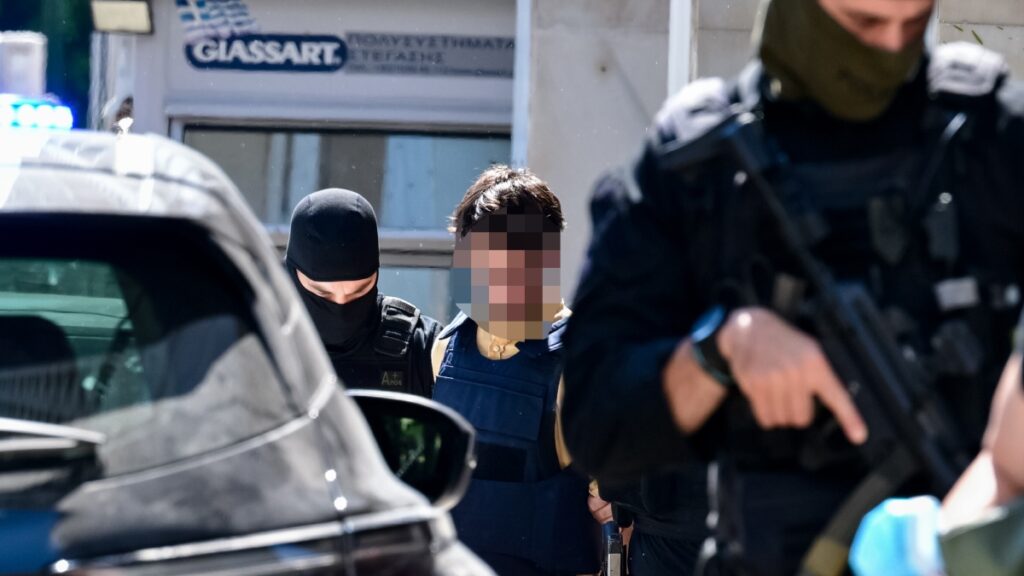 Στην Ευελπίδων για να απολογηθούν οι δύο 42χρονοι που κατηγορούνται για τον εμπρησμό στη Marfin