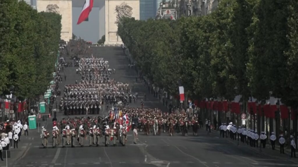 Ημέρα της Βαστίλης: LIVE η μεγαλειώδης παρέλαση στο Παρίσι για την 14η Ιουλίου