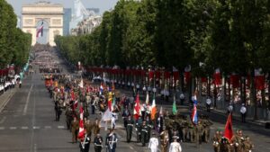 Ημέρα της Βαστίλης: LIVE η μεγαλειώδης παρέλαση στο Παρίσι για την 14η Ιουλίου