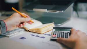 Πρεμιέρα σήμερα για τον νέο εξωδικαστικό μηχανισμό – Τι αλλάζει για όσους έχουν χρέη από 5.000 ευρώ