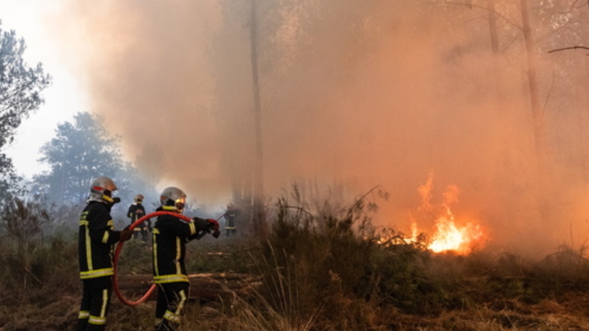 Πάνω από 500 χιλιόμετρα ταξίδεψε ο καπνός από τις καταστροφικές πυρκαγιές στη Γαλλία – Δορυφορικές εικόνες