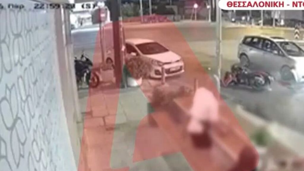 Θεσσαλονίκη: Σοκαριστικό βίντεο από τον θάνατο ενός 23χρονου μοτοσικλετιστή σε τροχαίο δυστύχημα