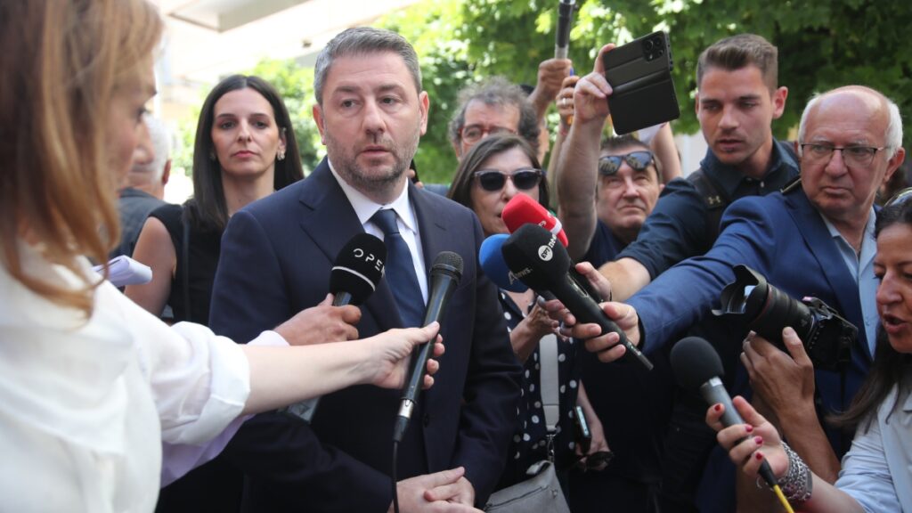 Κηδεία Βάγιας Νέστορα: “Καμία ανοχή στην βία και την τρομοκρατία” – Οι δηλώσεις του Νίκου Ανδρουλάκη