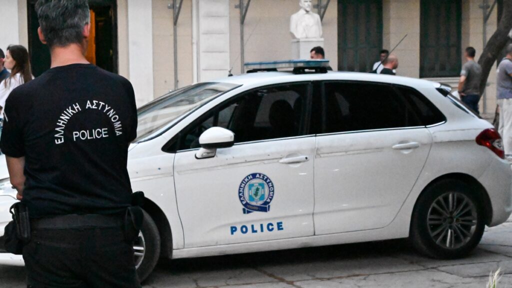Προφυλακιστέοι οι δύο αστυνομικοί μετά το “πιστολίδι” στο Άργος – Οι σοκαριστικοί διάλογοι και η βολή στο κεφάλι του 20χρονου, “είναι κάτω ο Τουρκάλας, καλέστε ασθενοφόρο”