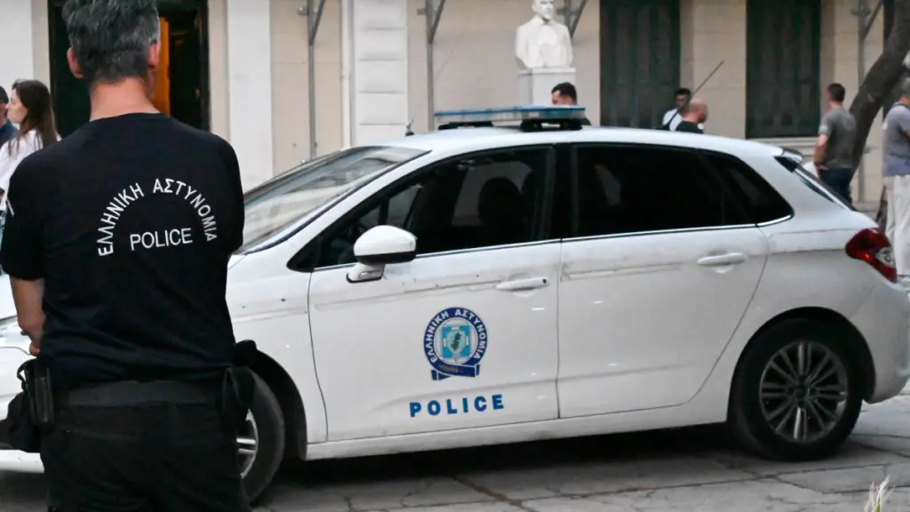 Προφυλακιστέοι οι δύο αστυνομικοί μετά το “πιστολίδι” στο Άργος – Οι σοκαριστικοί διάλογοι και η βολή στο κεφάλι του 20χρονου, “είναι κάτω ο Τουρκάλας, καλέστε ασθενοφόρο”