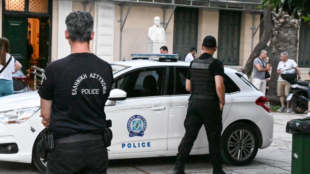 Αιματηρή καταδίωξη στο Άργος: Κατέληξε ο 20χρονος που πυροβολήθηκε από αστυνομικούς – Προφυλακίστηκαν οι δύο ένστολοι