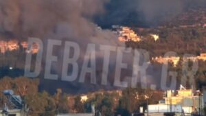 Φωτιά στο παλιό κτίριο του Μπάντμιντον στο Πάρκο Γουδή: Ενεργοποιήθηκε το 112, “κλείστε πόρτες και παράθυρα” (βίντεο)