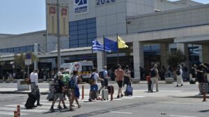 Το αδιαχώρητο στο αεροδρόμιο «Ελευθέριος Βενιζέλος» – Ο φετινός Ιούλιος έσπασε το μεγαλύτερο περσινό ρεκόρ