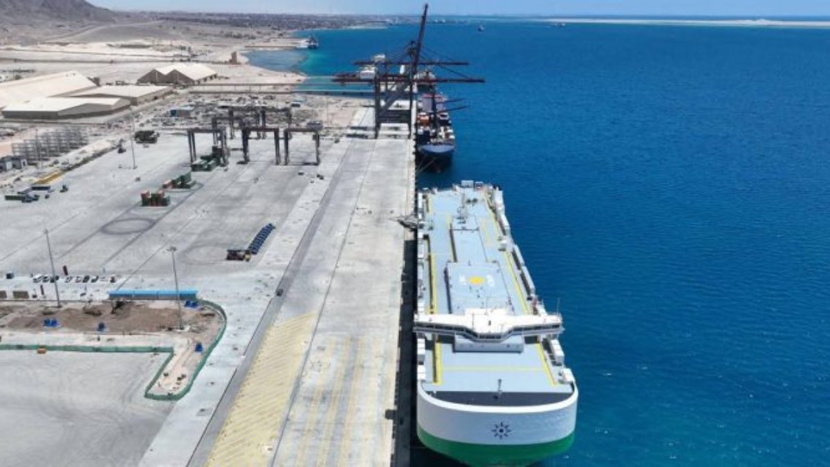 Έκρηξη σε λιμάνι της Αιγύπτου: Αναφορές για πλήγμα drone σε δεξαμενόπλοιο LNG