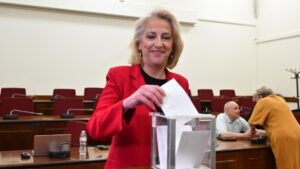 Ρένα Δούρου: Το βιογραφικό και η πορεία της νέας πρόεδρου της ΚΟ του ΣΥΡΙΖΑ