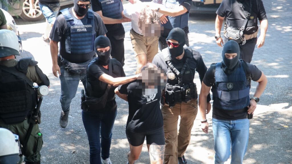 Θεσσαλονίκη: Στον εισαγγελέα υπό δρακόντεια μέτρα ασφαλείας οι τρεις συλληφθέντες για τη δολοφονία της Βάγιας Νέστορα