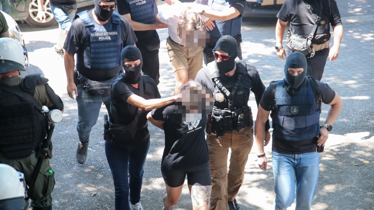 Θεσσαλονίκη: Στον εισαγγελέα υπό δρακόντεια μέτρα ασφαλείας οι τρεις συλληφθέντες για τη δολοφονία της Βάγιας Νέστορα