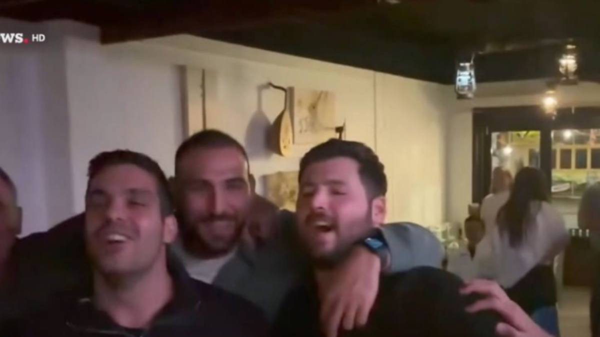 Εθνική πόλο: Γλέντι μέχρι πρωίας σε ταβέρνα μετά το ιστορικό χρυσό στο World Cup – Δείτε βίντεο