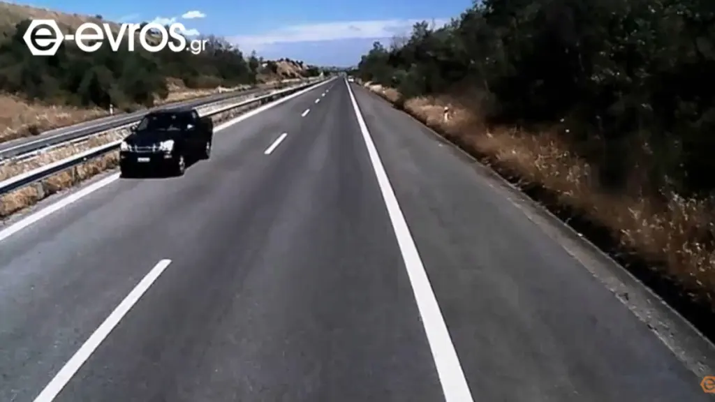 Έβρος: Οδηγός νταλίκας κατέγραψε τρία αυτοκίνητα να κινούνται ανάποδα στην Εγνατία Οδό – Δείτε το βίντεο